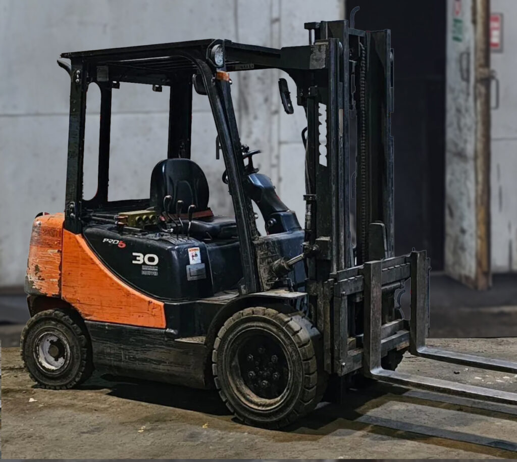 фото Дизельный БУ погрузчик вилочный Doosan D30S-5