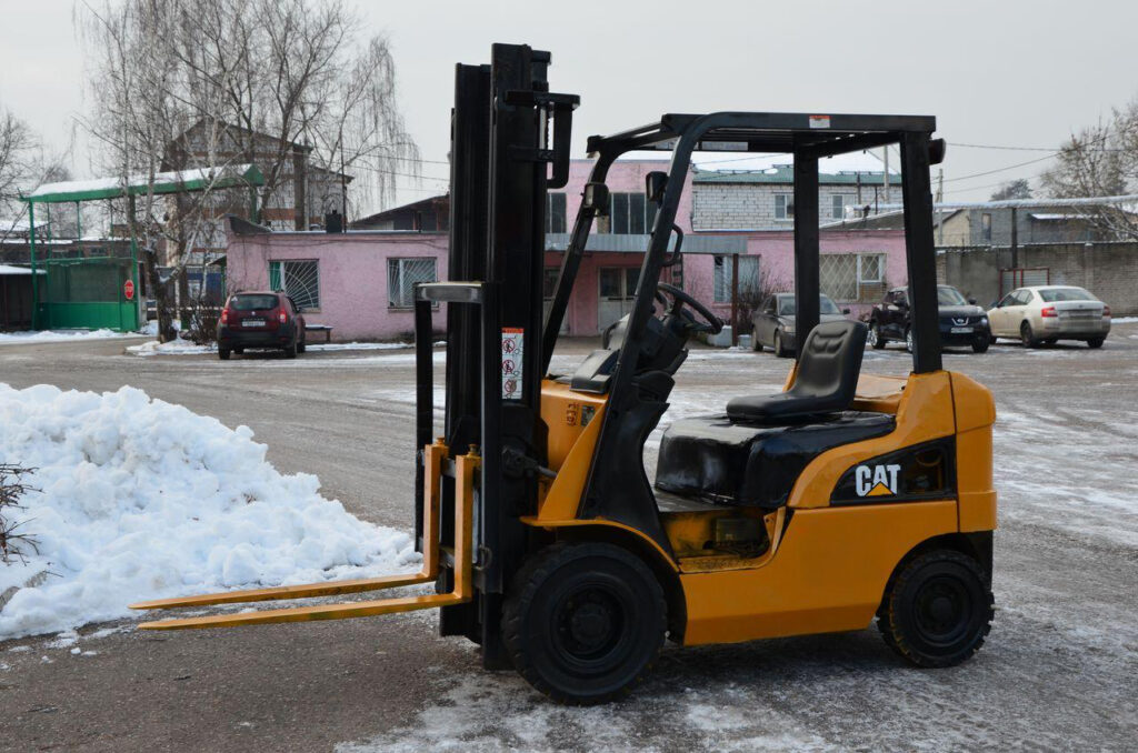 фото Вилочный БУ погрузчик кара Caterpillar DP15NT