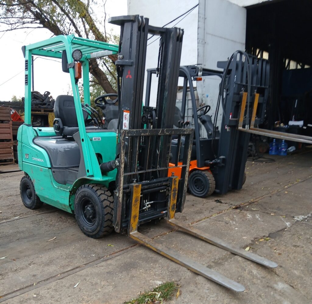 фото Газ-бензиновый погрузчик вилочный Mitsubishi FG15NT